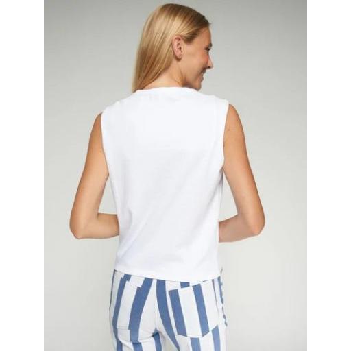 TOP BLANCO SIN MANGA Y BAJO ONDULADO, VILAGALLO PV 2026, REF. 33259 [1]