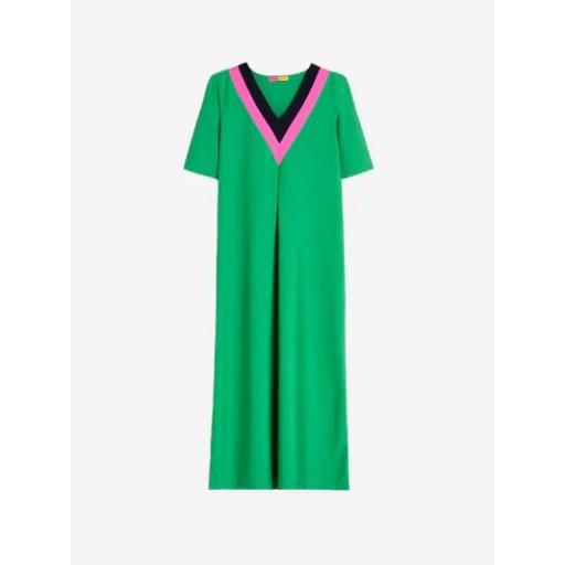 VESTIDO LARGO VERDE ESCOTE V EN CONTRASTE, VILAGALLO PV 2026, REF. 33369 [1]