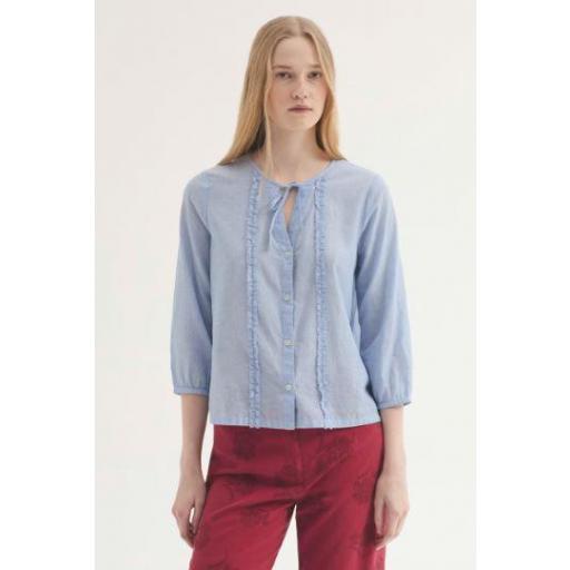 BLUSA CHAMBRAY CON MINI VOLANTES, NICE THINGS PV 2026, REF. WWW033