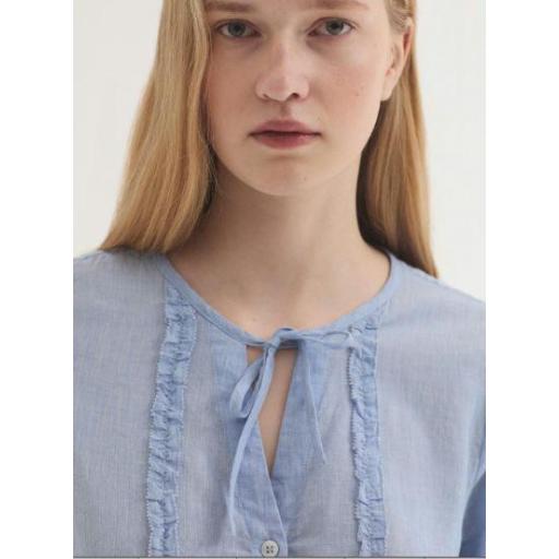 BLUSA CHAMBRAY CON MINI VOLANTES, NICE THINGS PV 2026, REF. WWW033 [1]