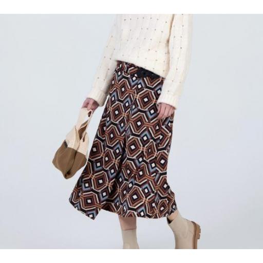 FALDA CRUZADA GEOMÉTRICA, SKATÏE OI 2025-26, REF. S05F58