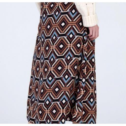 FALDA CRUZADA GEOMÉTRICA, SKATÏE OI 2025-26, REF. S05F58 [2]