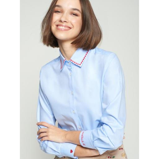CAMISA CELESTE BORDADO CORAZONES, VILAGALLO OI 2025-26, REF. 32659