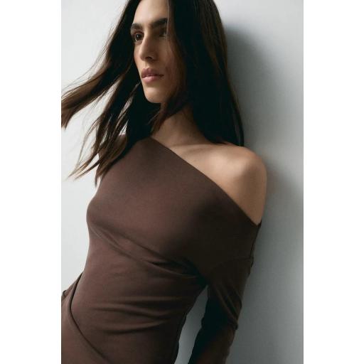 CAMISETA ASIMÉTRICA NICOLE, ESEOESE OI 2025-26, REF. 304148 [1]