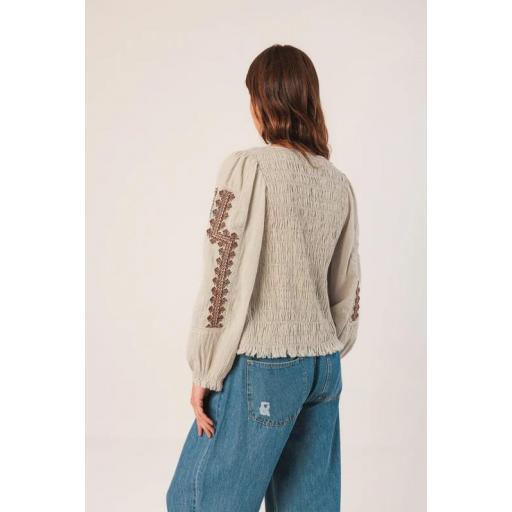 BLUSA BORDADO ÉTNICO, INDI&COLD OI 2025-26, REF. KI221 [1]