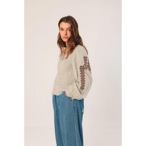 BLUSA BORDADO ÉTNICO, INDI&COLD OI 2025-26, REF. KI221 [2]
