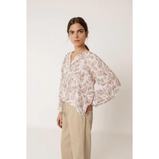 BLUSA DETALLES VAINICAS, INDI&COLD PV 2026, REF. KI131