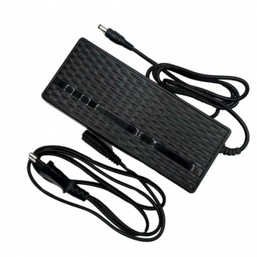 Cargador batería hembra 42V-3AH para bici RXF EVO