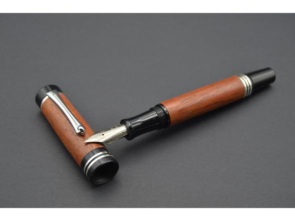 Estilográfica Egeo  madera de Palo Rojo