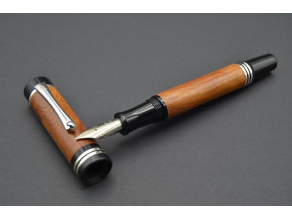 Estilográfica Egeo  madera de Raiz de Tuya