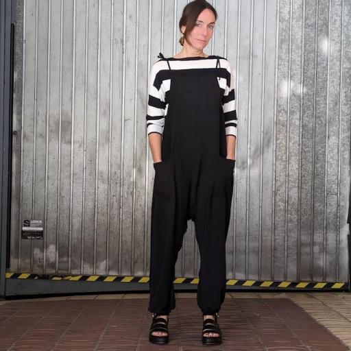 2025 nueva colección guadalupe loves curling tienda online mono baggy negro.jpg