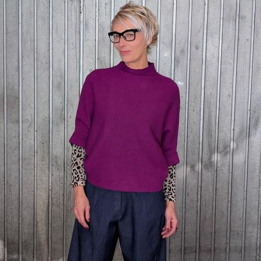 2025 invierno nueva colección guadalupe loves curling tienda online jersey bruma oversize morado modelo.jpg