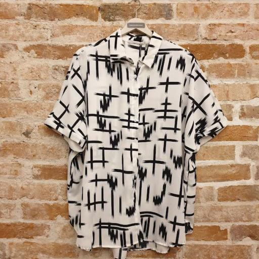 Camisa bicolor abstracto [3]