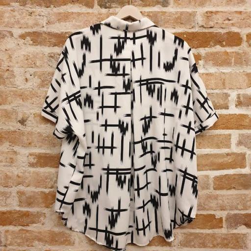 Camisa bicolor abstracto [4]