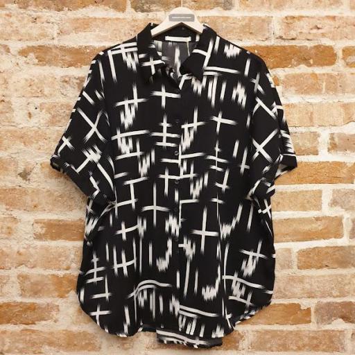 Camisa bicolor abstracto [5]