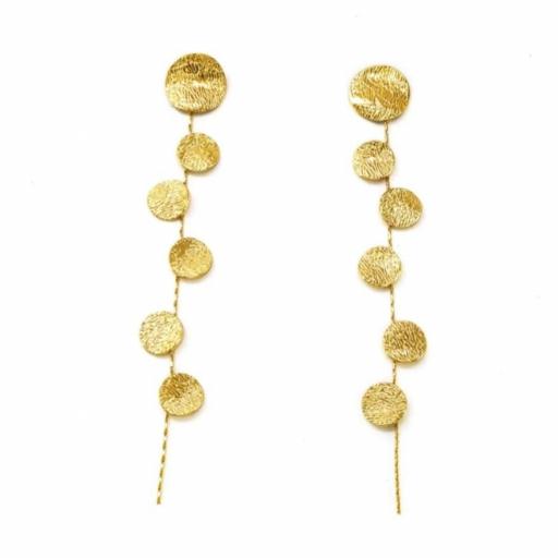 Pendientes largos dorados