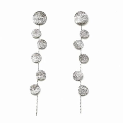 Pendientes largos plateados