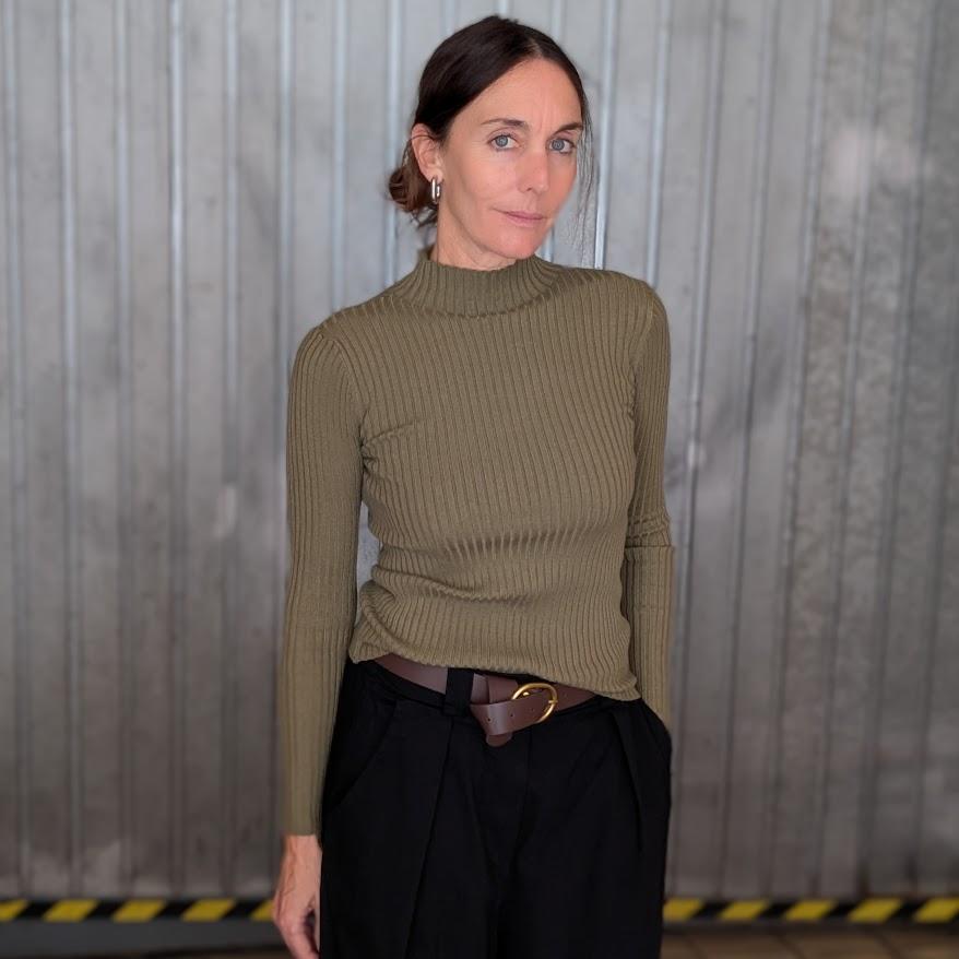 Jersey básico de canalé cuello Perkins