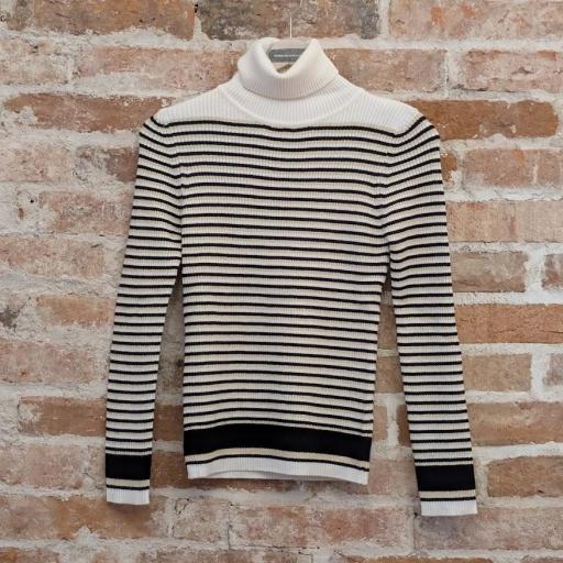 Jersey de punto de canalé cuello alto