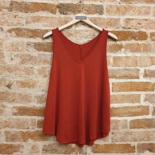 Camiseta escote pico [3]