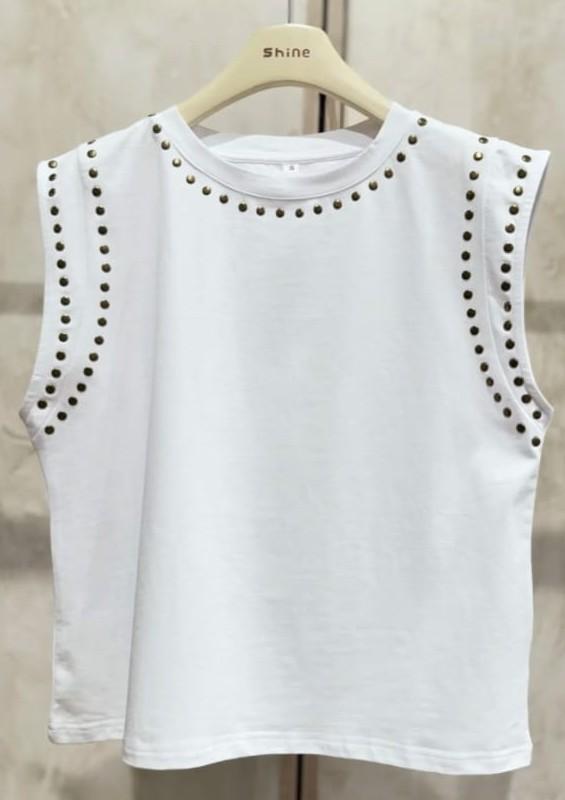 Camiseta tachuelas