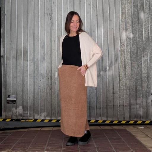 Falda recta larga [2]