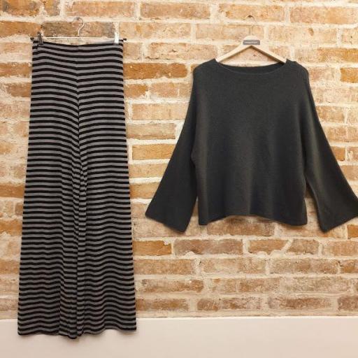 Pantalón de punto a rayas