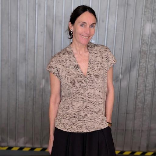 Top escote pico estampado