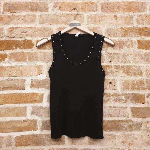 Camiseta tachuelas [2]