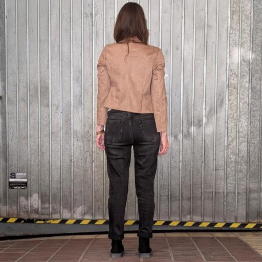 Pantalón vaquero recto [1]