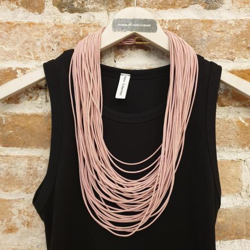 Collar de gomas elásticas