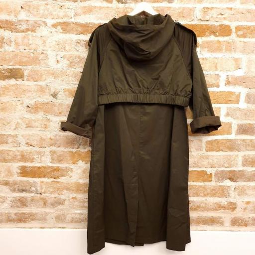 Gabardina verde con cordones [5]