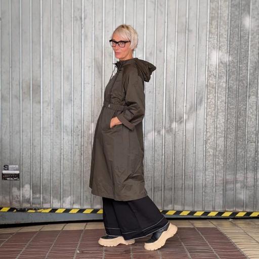 Gabardina verde con cordones [2]