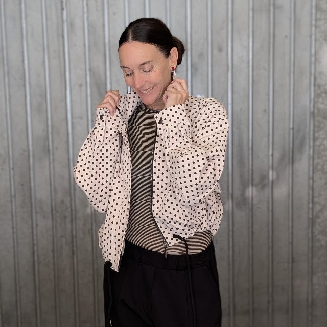 2026 otoño nueva colección tienda online guadalupe loves curling cazadora bomber topos.jpg