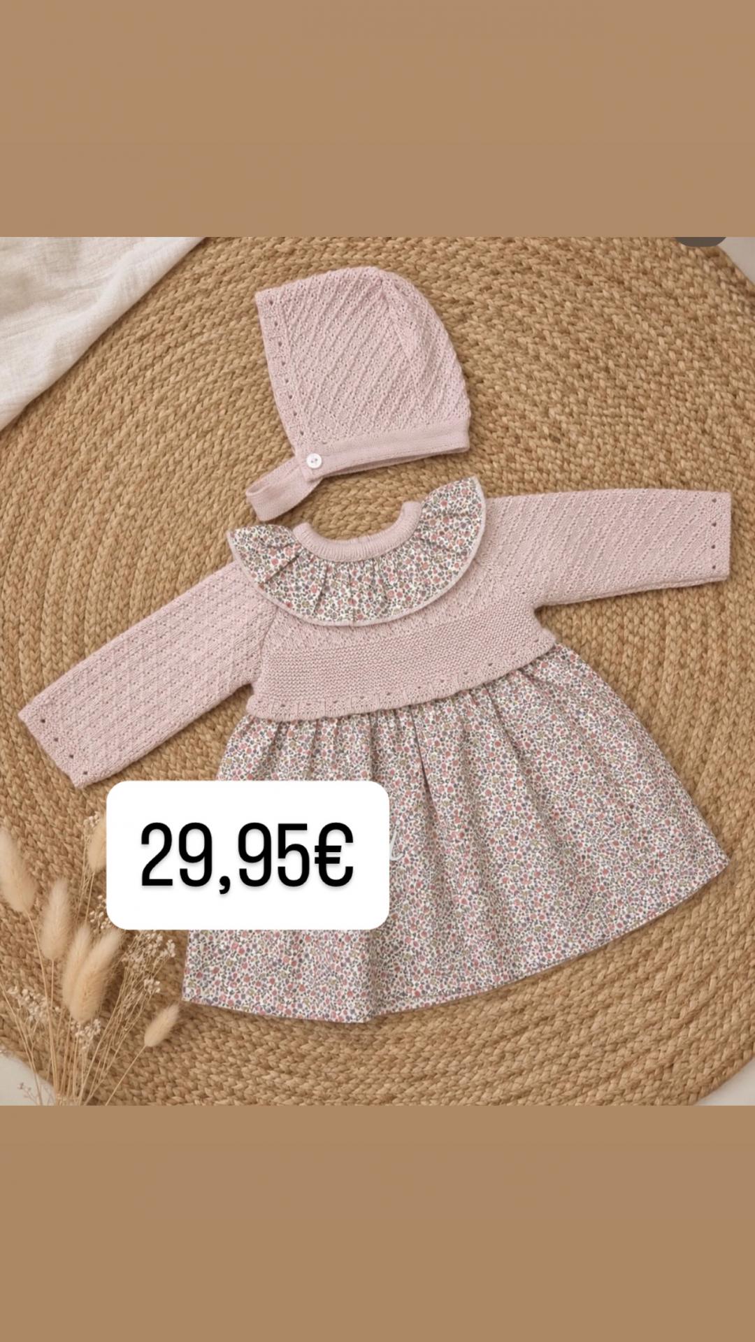 Vestido con capota babidu rosa nude