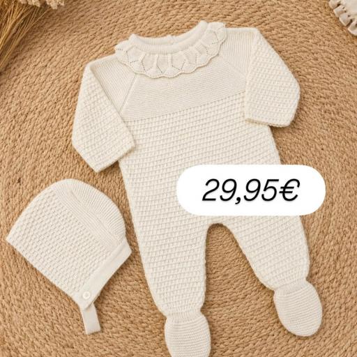 Pelele y capota beige 