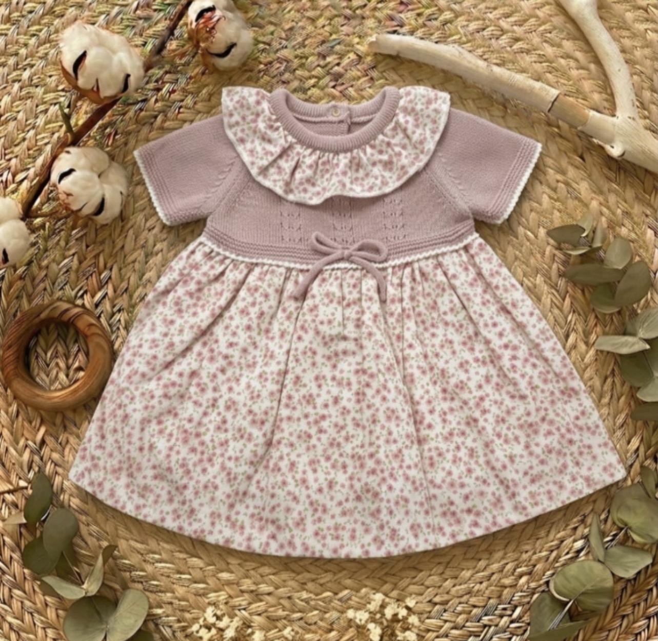 Vestido florecita rosa maquillaje