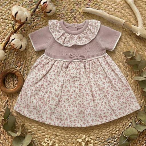 Vestido florecita rosa maquillaje 