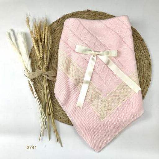 Toquilla lana rosa con encaje 