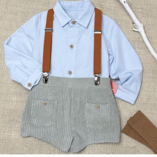 "Conjunto bebé niño 3 piezas – Camisa azul con tirantes y pantalón corto"