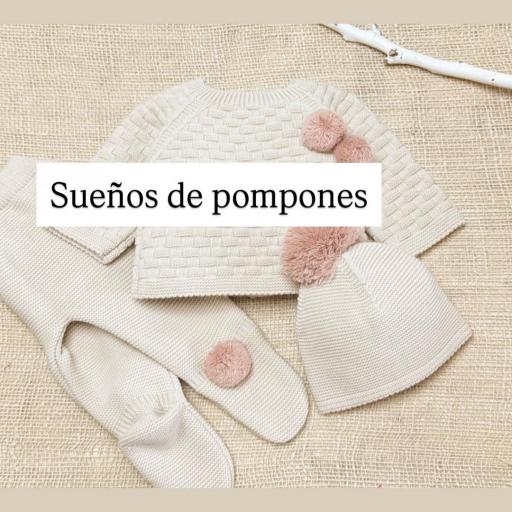  "Sueños de Pompones" – Conjunto de Canastilla de Lana arena-maquillaje  [1]