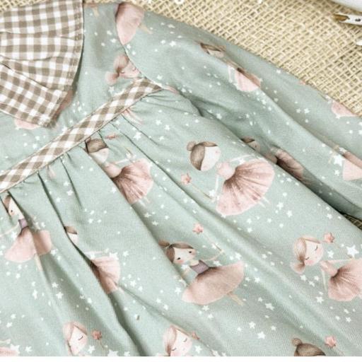 "Jesusito bebé 2 piezas – Vestido bailarina en verde empolvado con braguita taupe" [1]