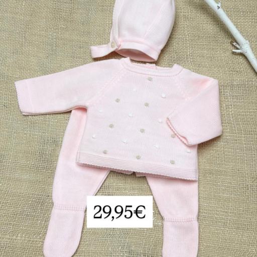 Conjunto de lana 3 piezas rosa pastel con bodoques en natural y arena