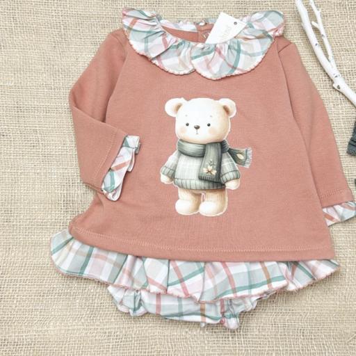 Conjunto osito con volantes a cuadros