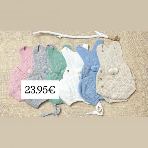 Conjunto de lana suave con capota y pompones – Especial para tu bebé