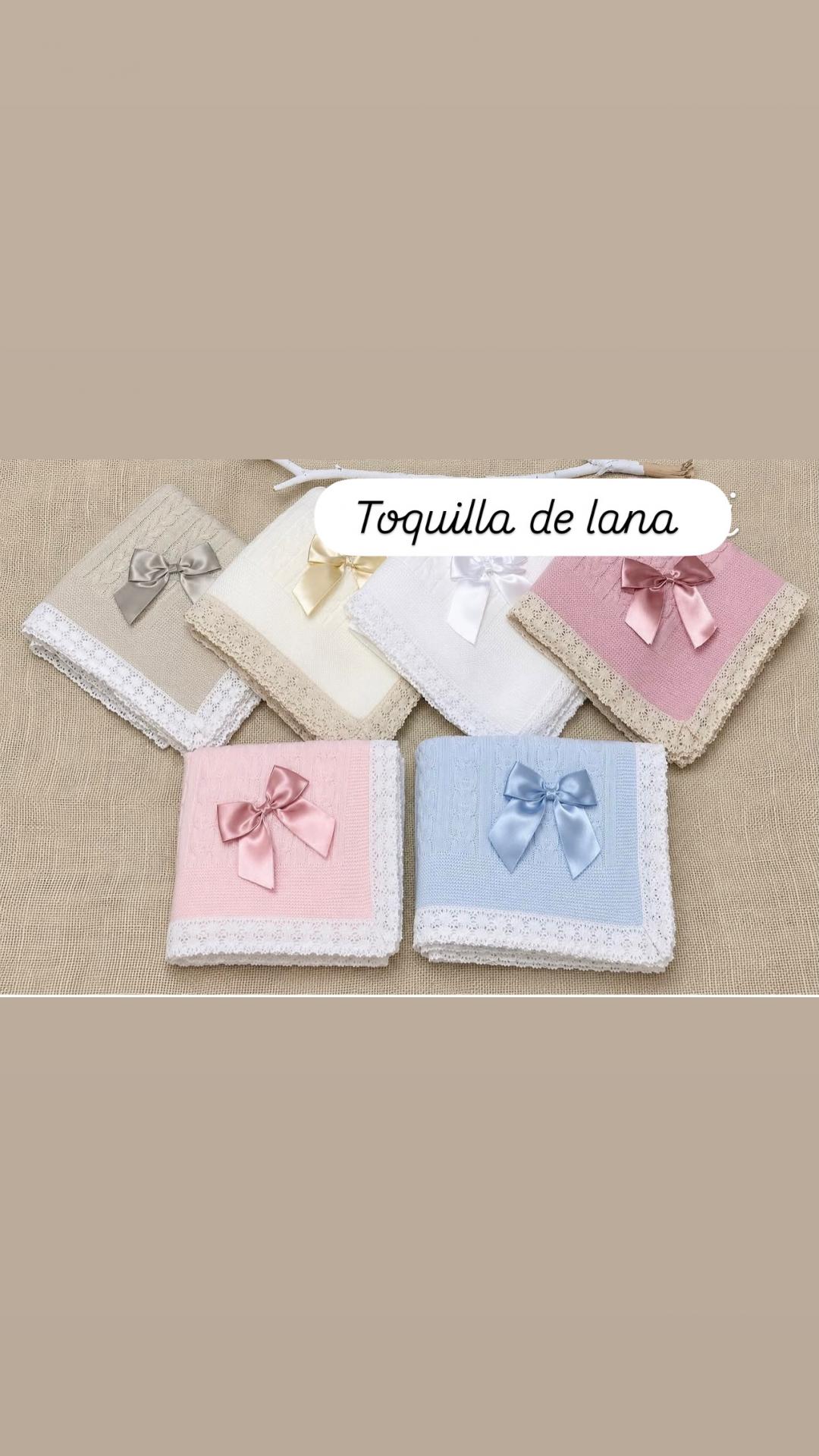 Toquilla lana con puntilla