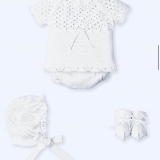 Conjunto hilo 4 piezas blanco con filo celeste 