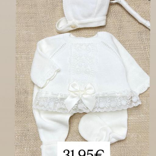 Conjunto de Lana Verde con Encaje Beige – Estilo Natural y Delicado