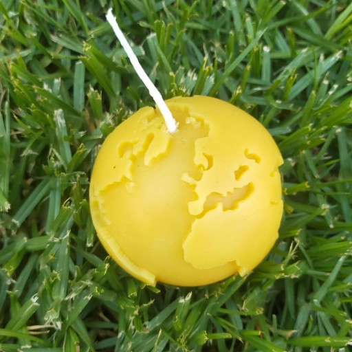 bola de cera de abeja natura con forma de mundo [0]