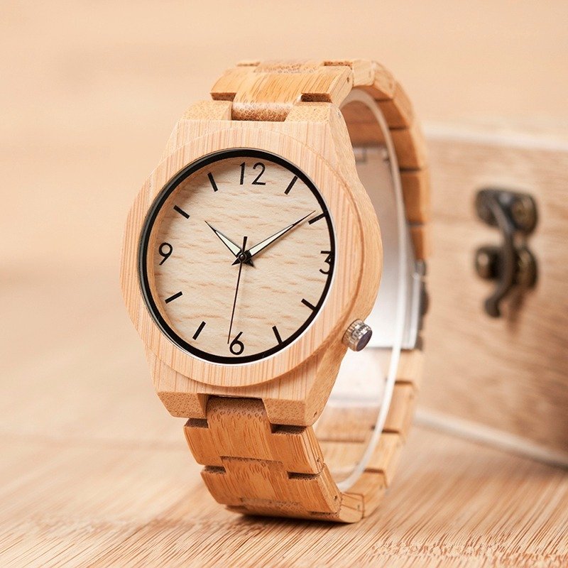 reloj en madera